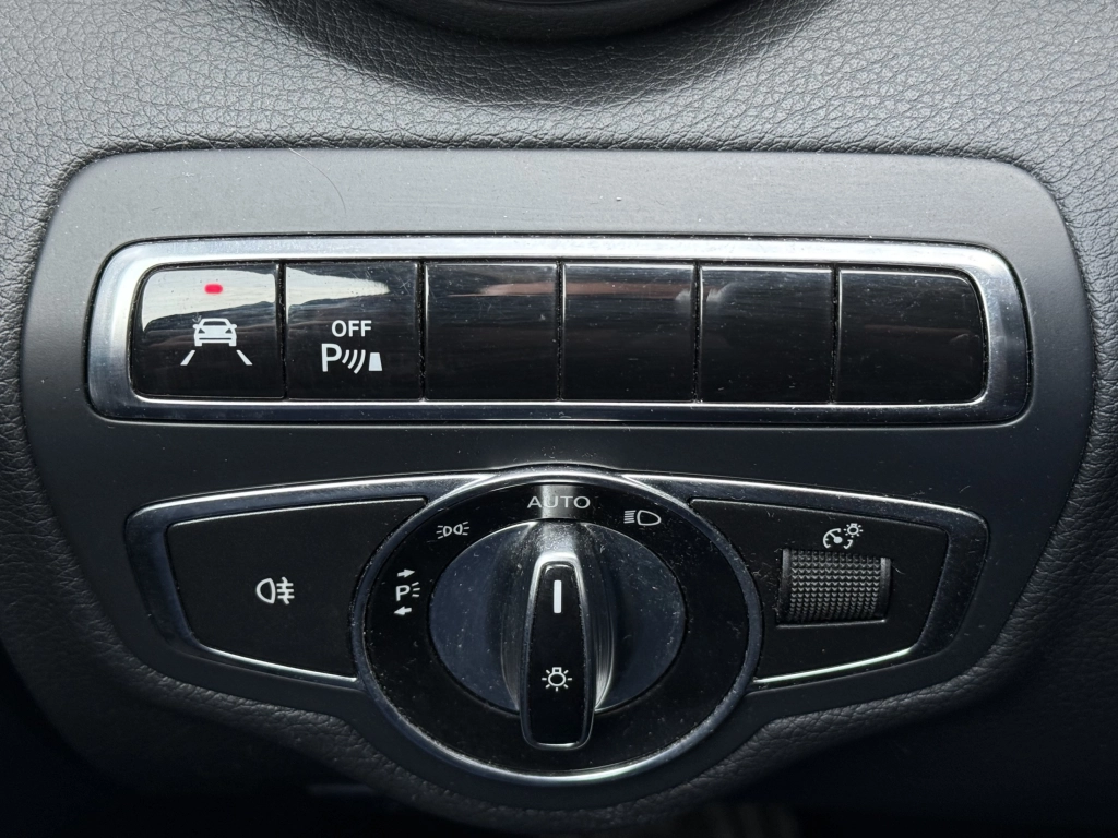 Mercedes-Benz C180 Lim. Avantgarde Autom. AHK Navi LED-SW