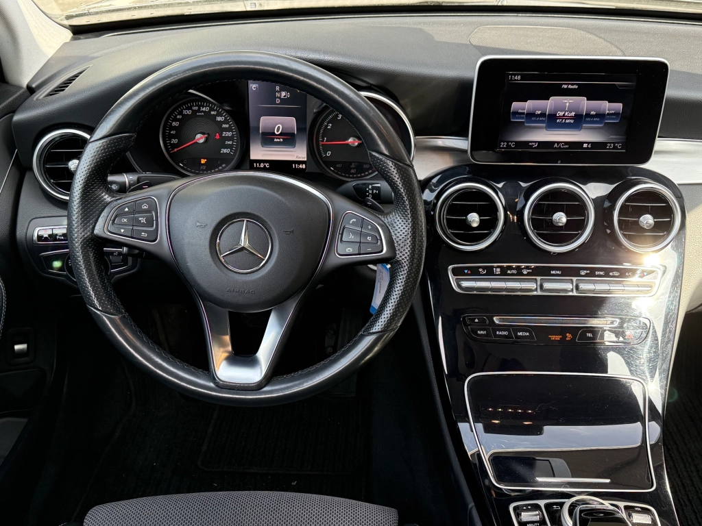 Mercedes-Benz C180 Lim. Avantgarde Autom. AHK Navi LED-SW