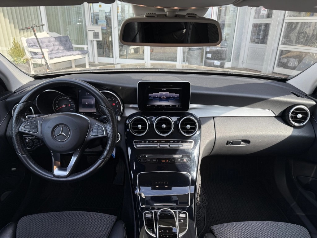 Mercedes-Benz C180 Lim. Avantgarde Autom. AHK Navi LED-SW