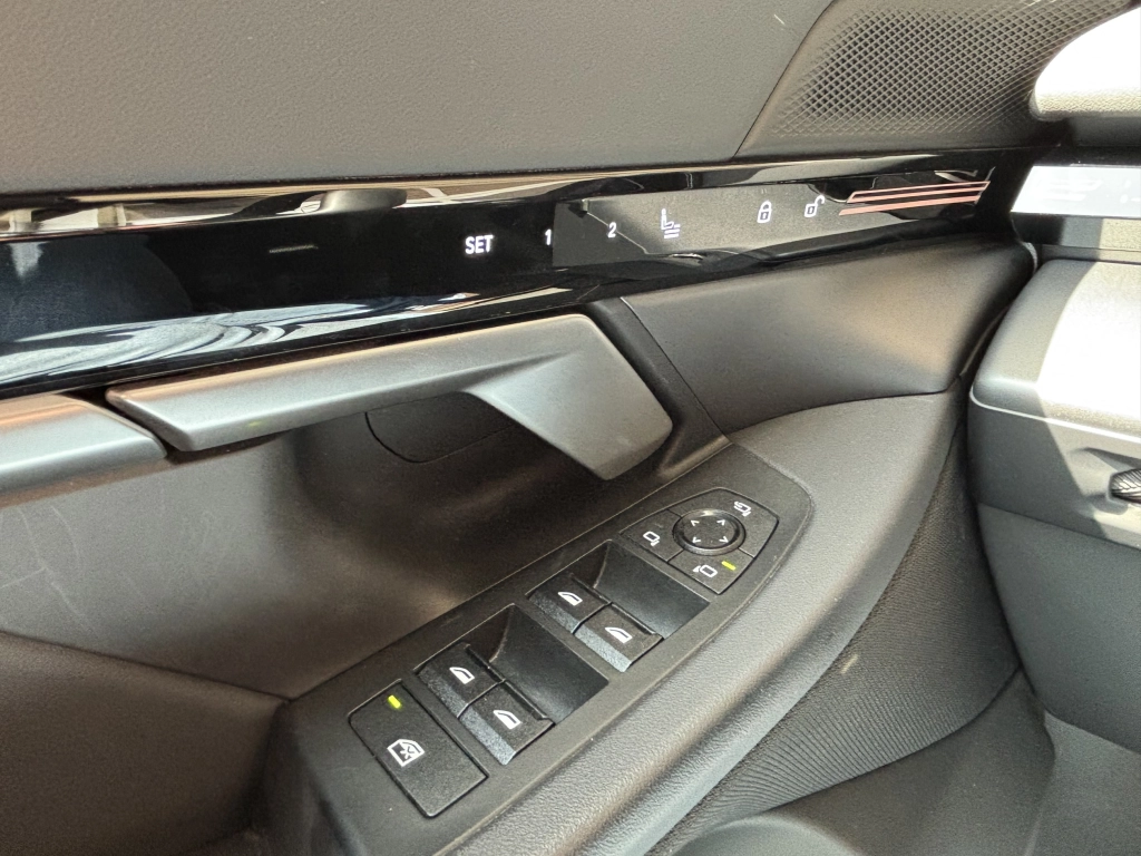 BMW 520 d xDrive 1.Hd LEDER AHK NAVI CAM HUD PLA DSC