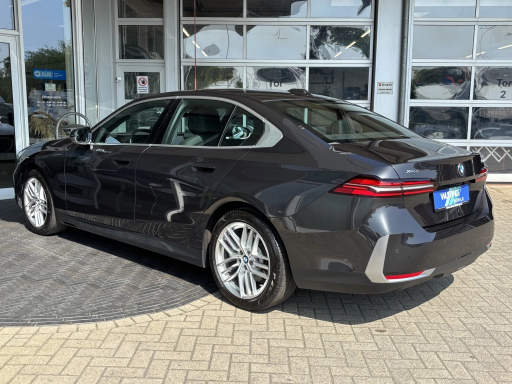 BMW 520 d xDrive 1.Hd LEDER AHK NAVI CAM HUD PLA DSC