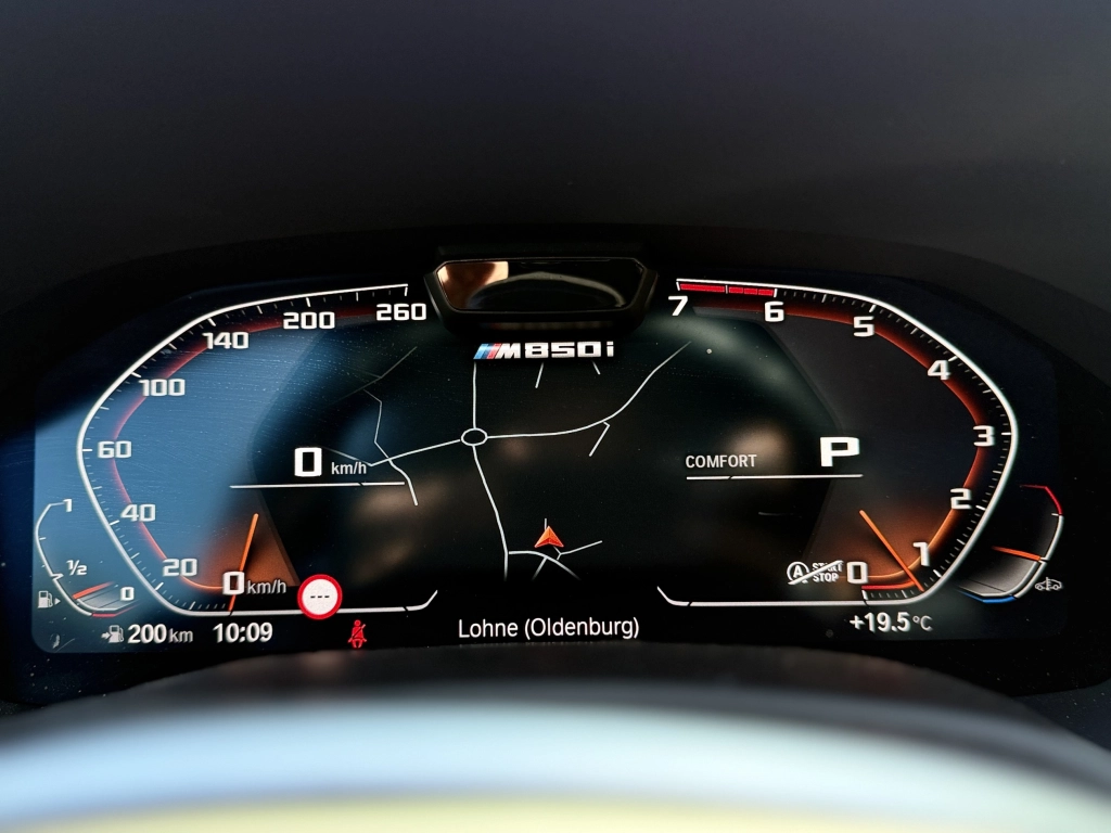 BMW M850 i xDrive PANO ACC LEDER  VOLL!!  1. Hd.