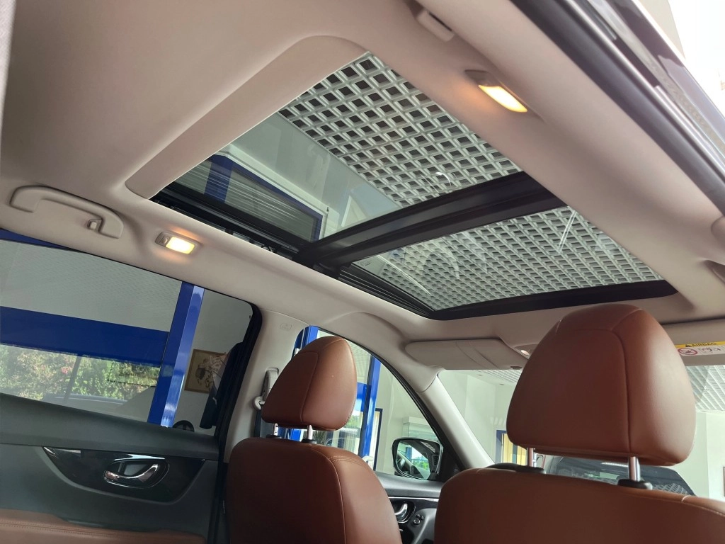 Nissan X-Trail 2.0 dcI Aut. 4x4 Tekna ,7-Sitzer, Leder