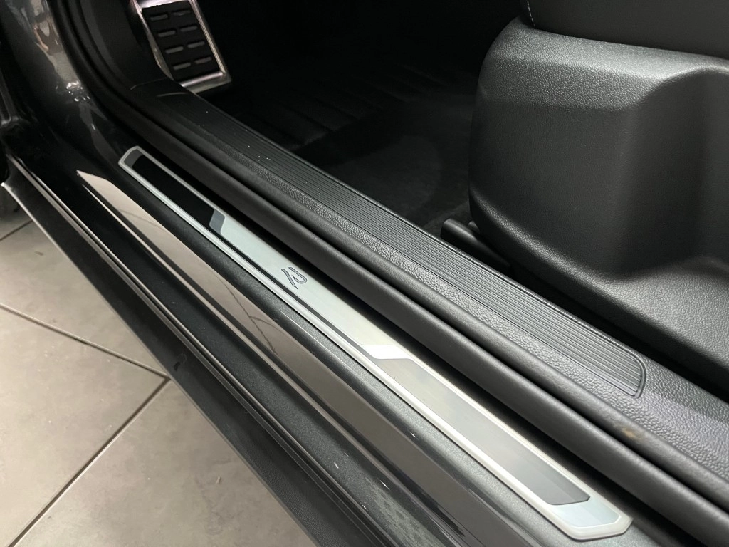 VW T-Roc R-LINE 1.5 TSI-DSG Black+Style,Pan.-Dach