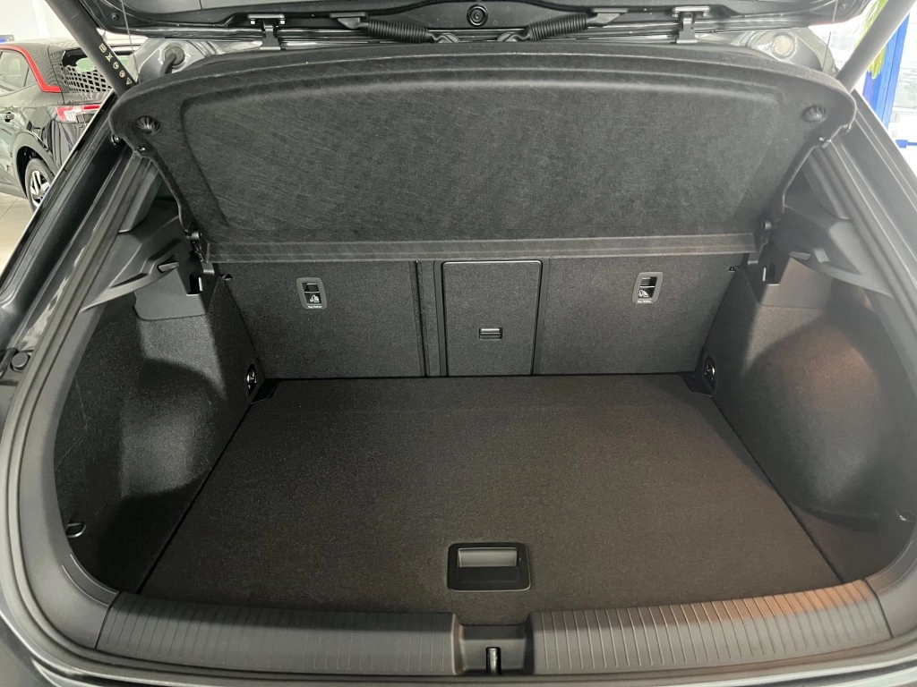 VW T-Roc R-LINE 1.5 TSI-DSG Black+Style,Pan.-Dach