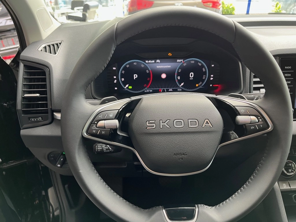 Skoda Karoq 1.5 TSI DSG+AHK+RFK+ACC+Navi+el.Heckkl.++