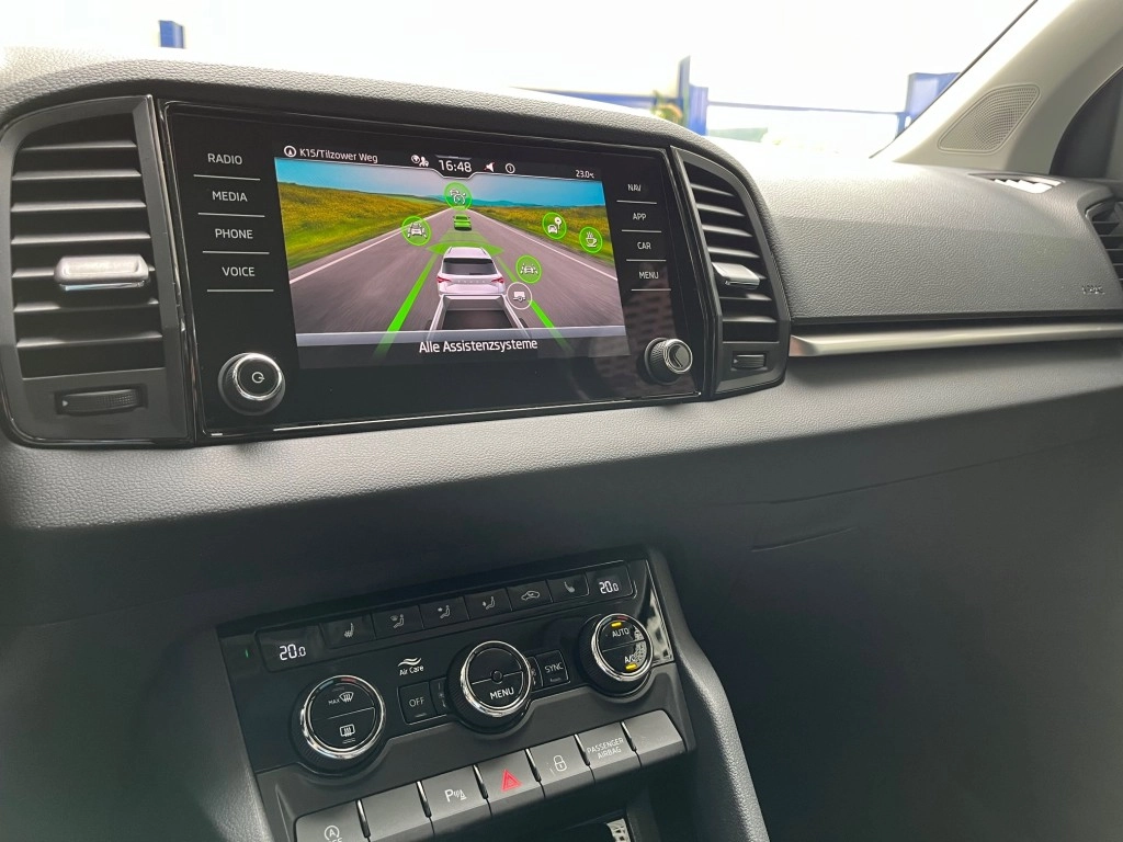 Skoda Karoq 1.5 TSI DSG+AHK+RFK+ACC+Navi+el.Heckkl.++