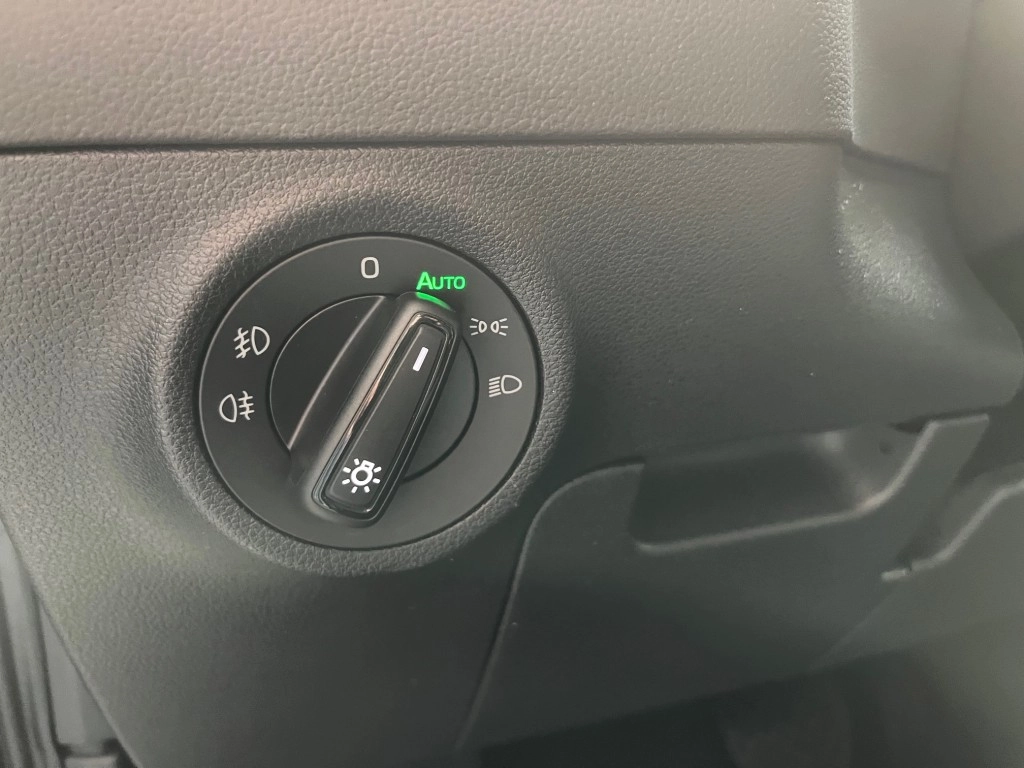 Skoda Karoq 1.5 TSI DSG+AHK+RFK+ACC+Navi+el.Heckkl.++
