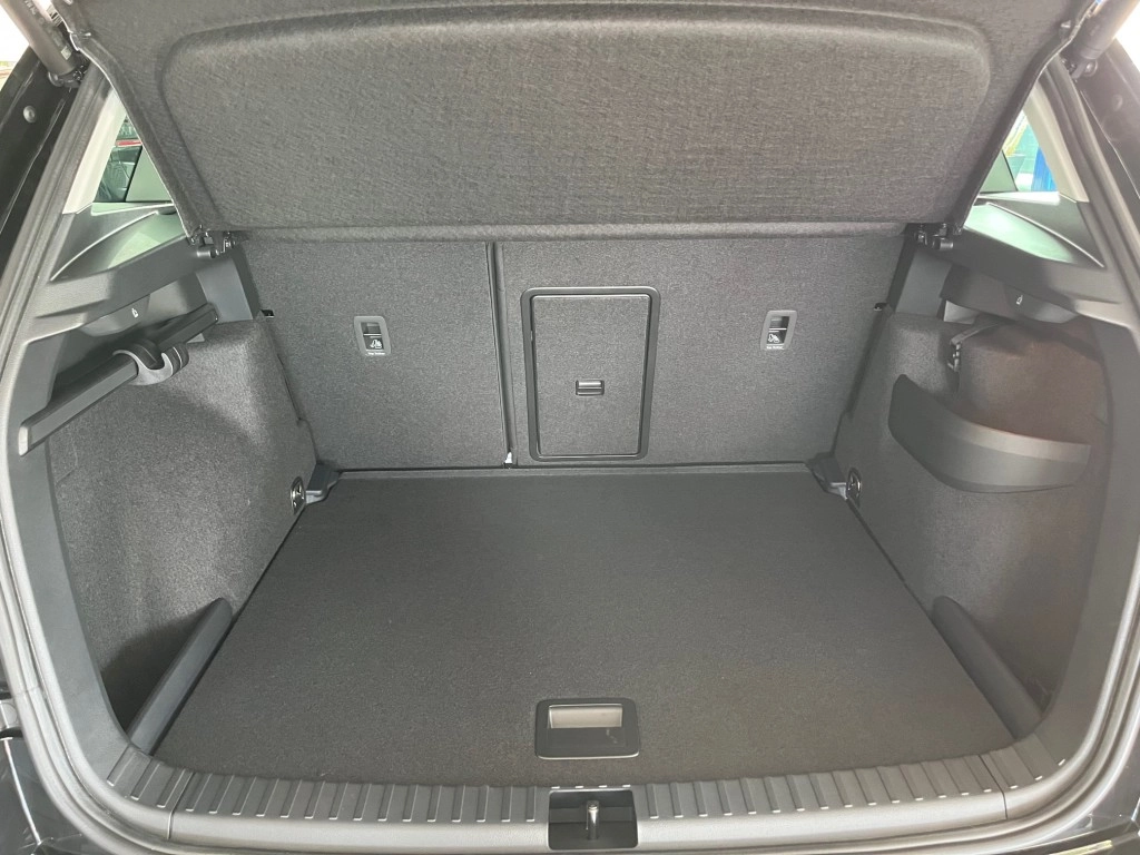 Skoda Karoq 1.5 TSI DSG+AHK+RFK+ACC+Navi+el.Heckkl.++