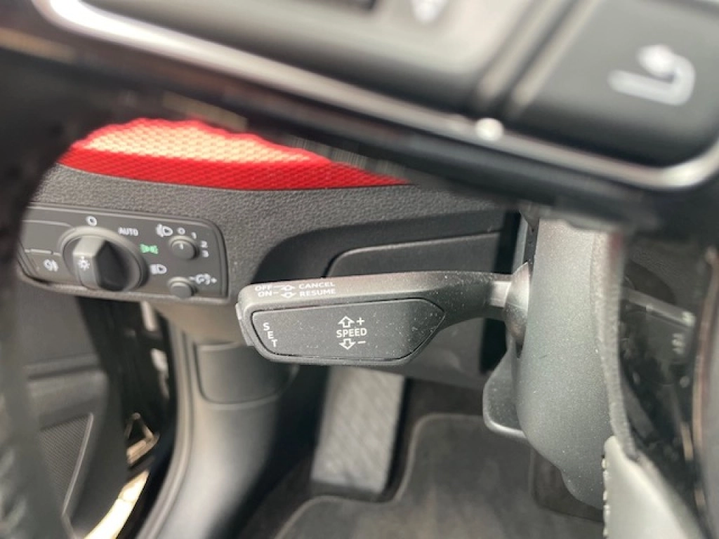 Audi Q2 1.4 TFSI Sport DSG NAVI AHK SITZHEIZUNG