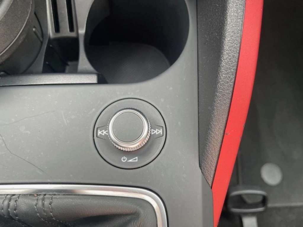 Audi Q2 1.4 TFSI Sport DSG NAVI AHK SITZHEIZUNG