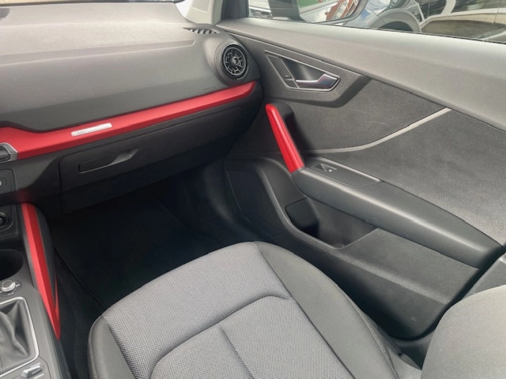 Audi Q2 1.4 TFSI Sport DSG NAVI AHK SITZHEIZUNG