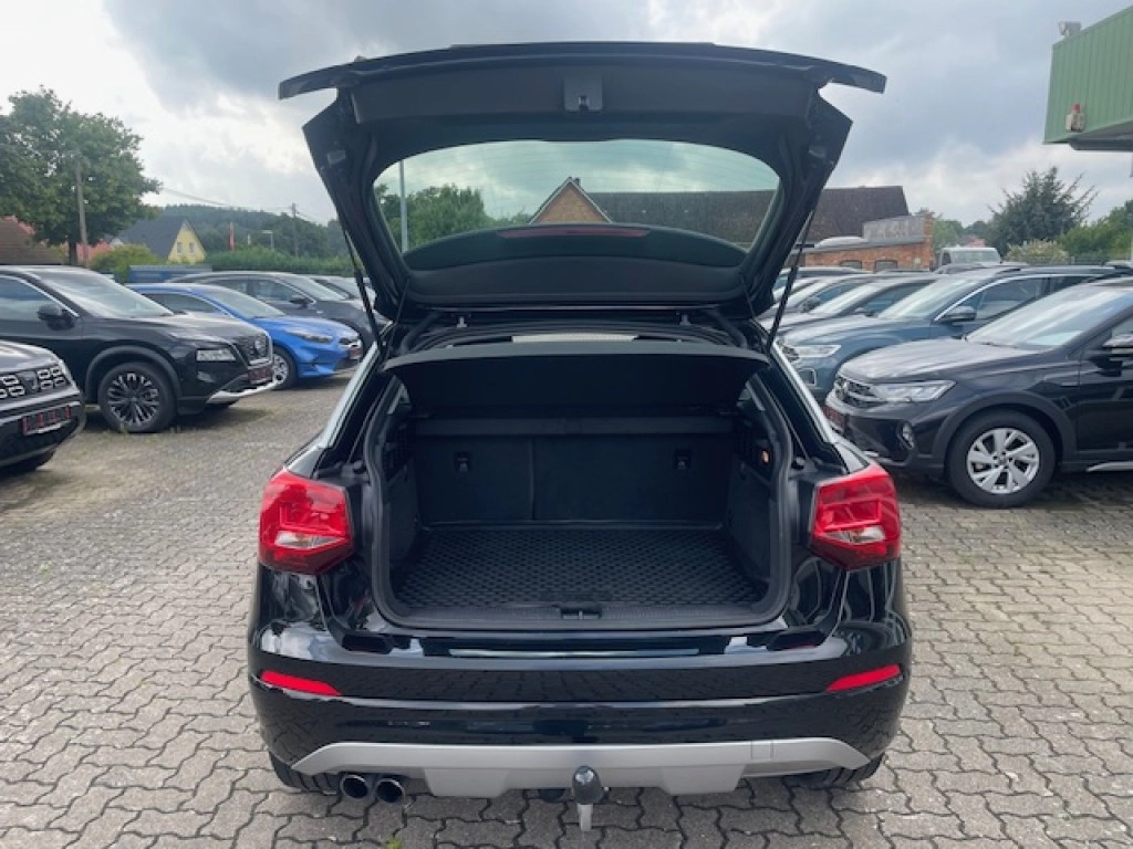 Audi Q2 1.4 TFSI Sport DSG NAVI AHK SITZHEIZUNG