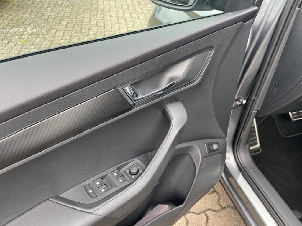 Skoda Karoq 1.5 TSI DSG SPORTLINE,Matrix,AHK,ACC,RFK,+