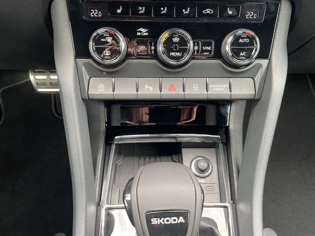 Skoda Karoq 1.5 TSI DSG SPORTLINE,Matrix,AHK,ACC,RFK,+