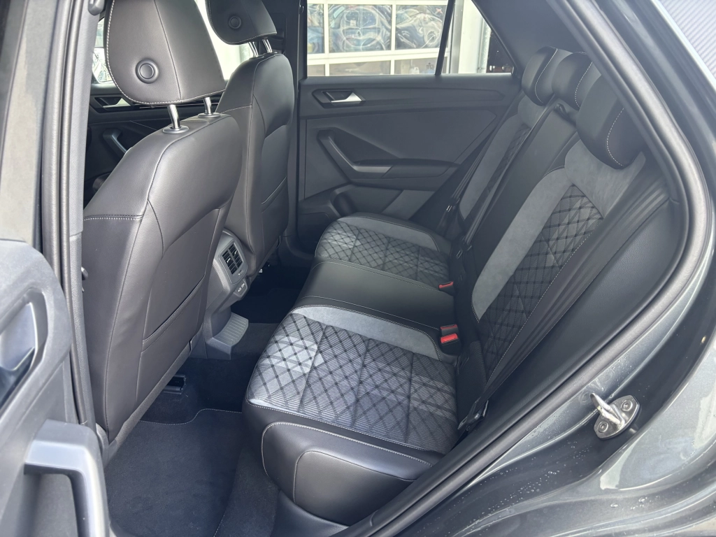 VW T-Roc R-LINE 1.5 TSI-DSG Black+Style,Pan.-Dach