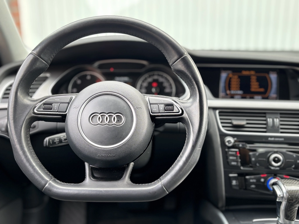 Audi A4 Avant 2.0 TDI S-Tronic S-line BI-XENON TEMP