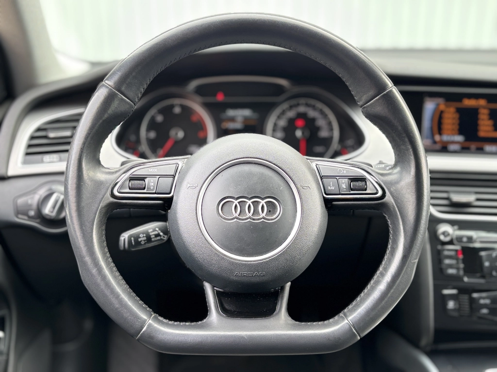 Audi A4 Avant 2.0 TDI S-Tronic S-line BI-XENON TEMP