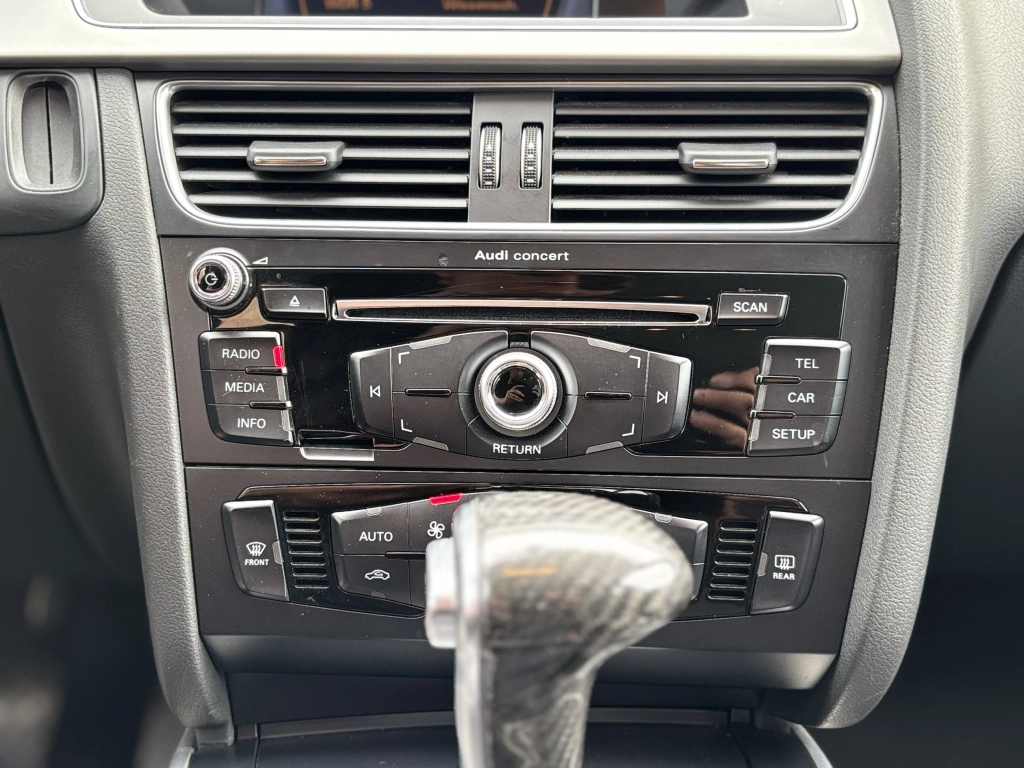 Audi A4 Avant 2.0 TDI S-Tronic S-line BI-XENON TEMP