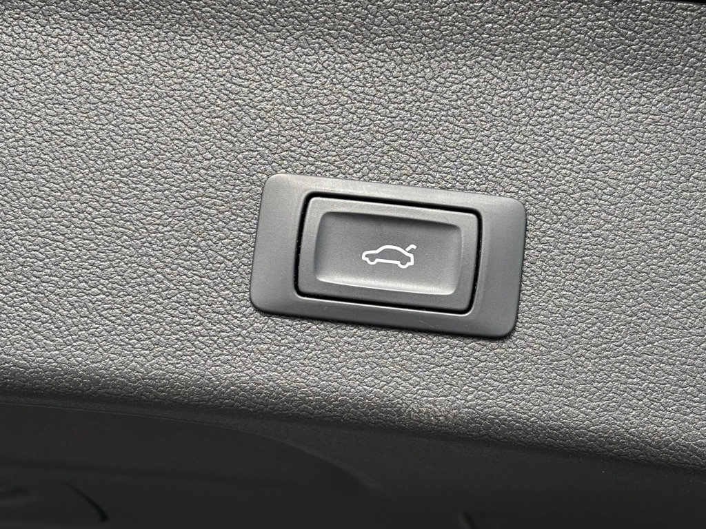 Audi A4 Avant 2.0 TDI S-Tronic S-line BI-XENON TEMP