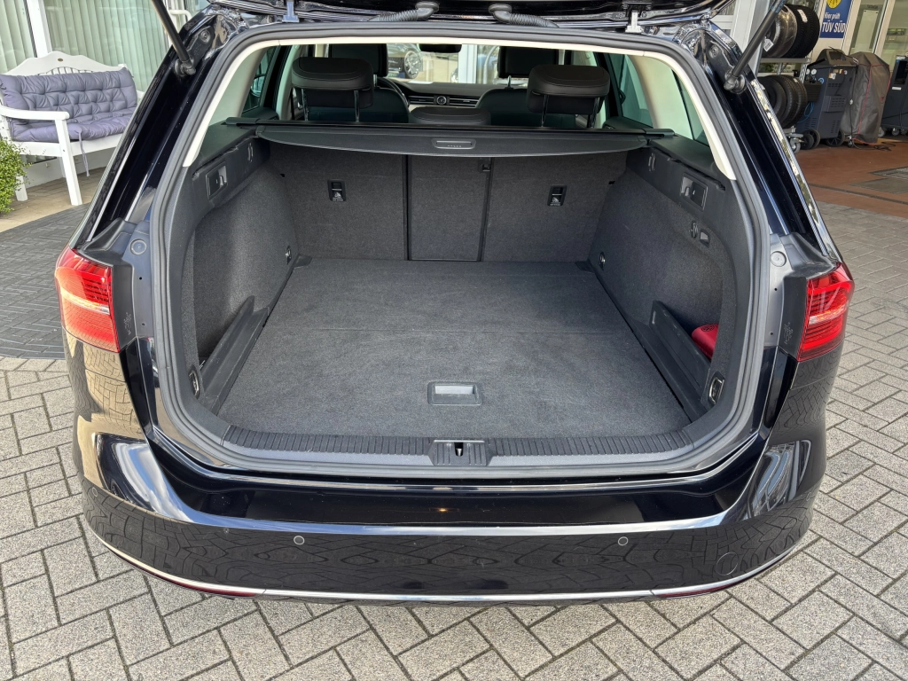 VW Passat Variant 1.8 TSI-DSG Highline ACC AHK LED