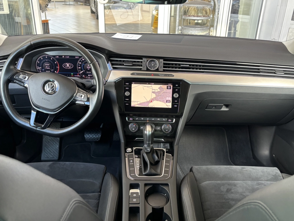 VW Passat Variant 1.8 TSI-DSG Highline ACC AHK LED