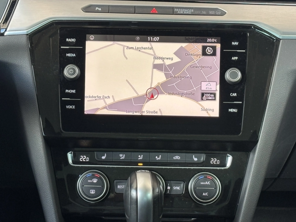 VW Passat Variant 1.8 TSI-DSG Highline ACC AHK LED
