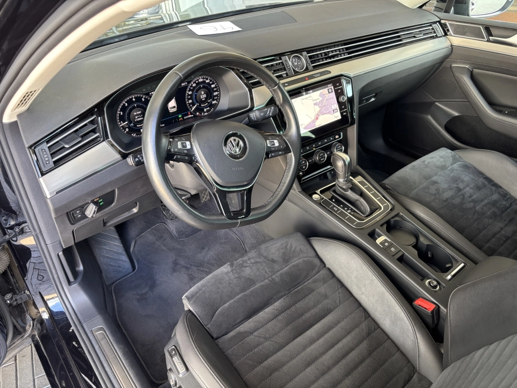VW Passat Variant 1.8 TSI-DSG Highline ACC AHK LED