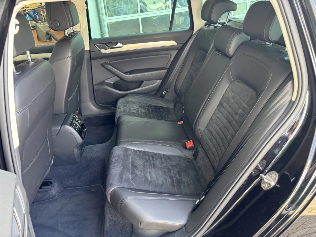 VW Passat Variant 1.8 TSI-DSG Highline ACC AHK LED