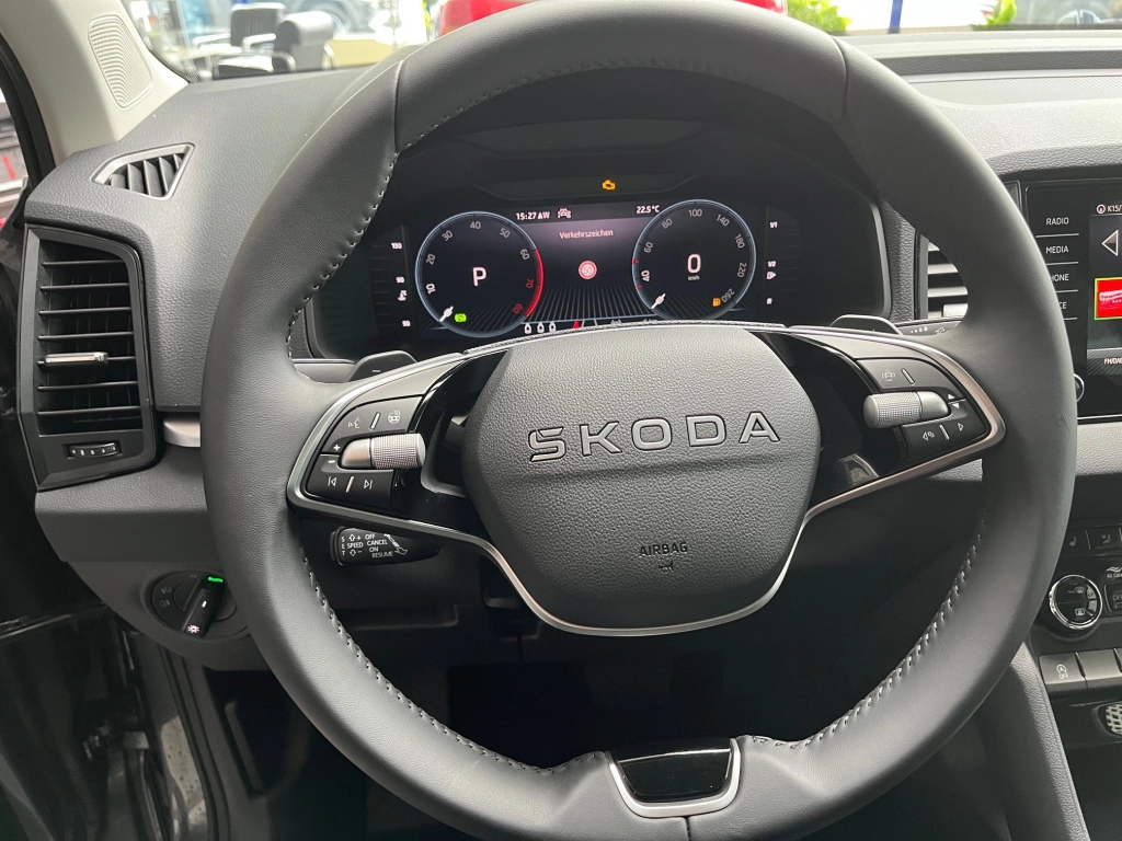 Skoda Karoq 1.5 TSI DSG+AHK+RFK+ACC+Navi+el.Heckkl.++