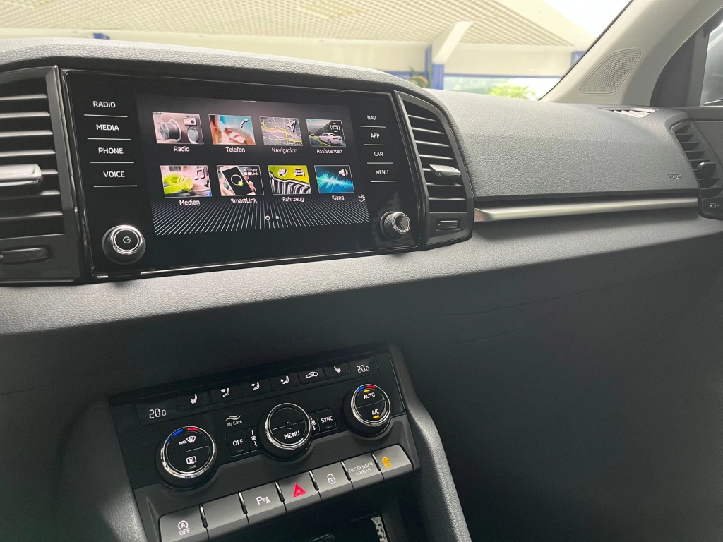 Skoda Karoq 1.5 TSI DSG+AHK+RFK+ACC+Navi+el.Heckkl.++