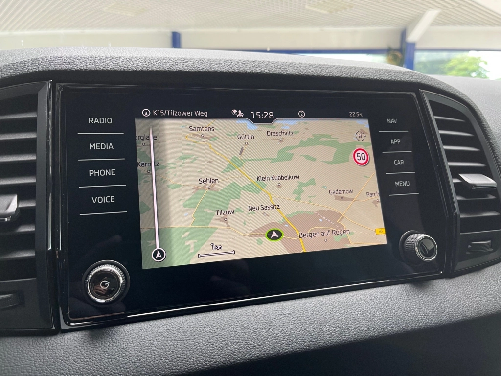 Skoda Karoq 1.5 TSI DSG+AHK+RFK+ACC+Navi+el.Heckkl.++
