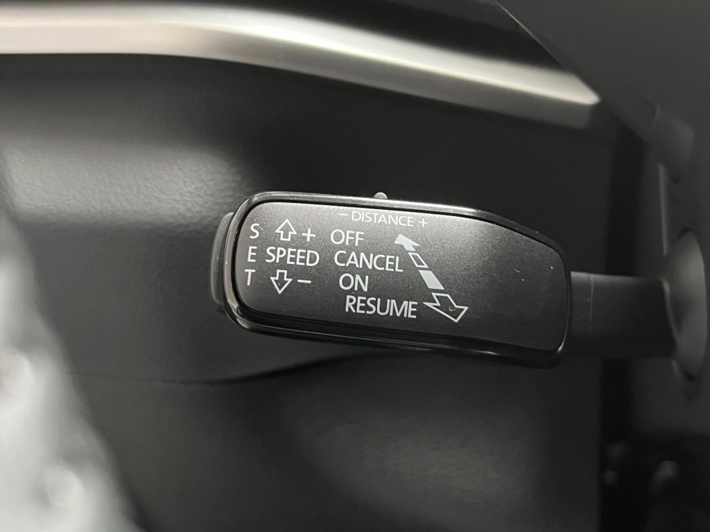 Skoda Karoq 1.5 TSI DSG+AHK+RFK+ACC+Navi+el.Heckkl.++