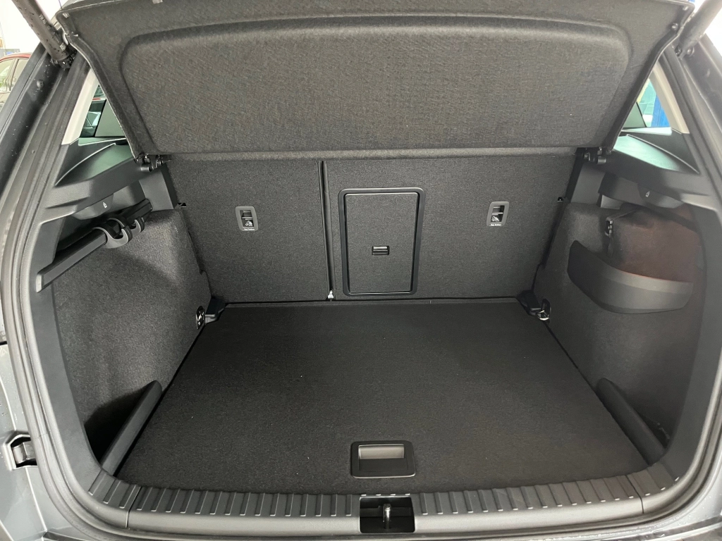 Skoda Karoq 1.5 TSI DSG+AHK+RFK+ACC+Navi+el.Heckkl.++