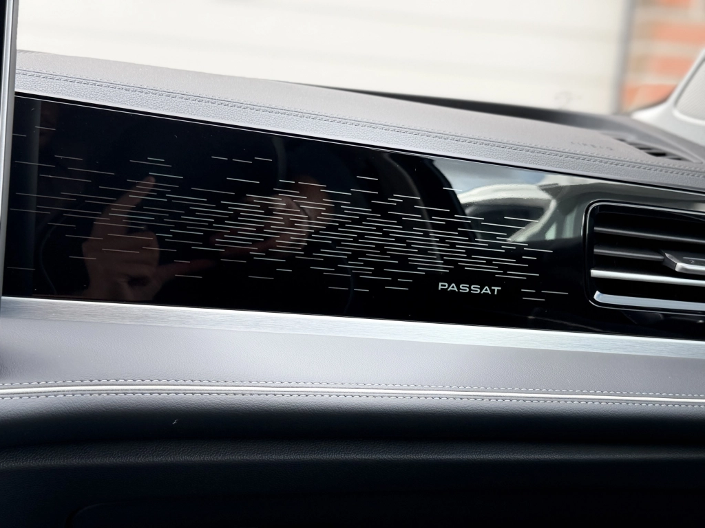 VW Passat Variant 1.5 eTSI-DSG Elegance, IQ,Navi Pro