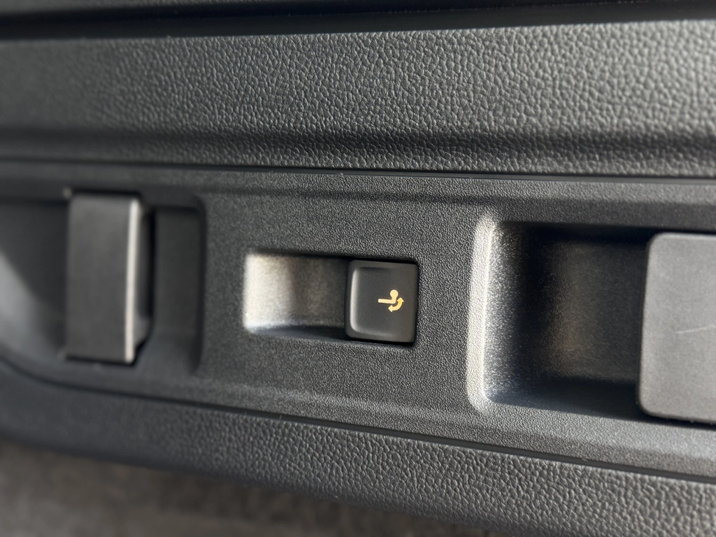 VW Passat Variant 1.5 eTSI-DSG Elegance, IQ,Navi Pro
