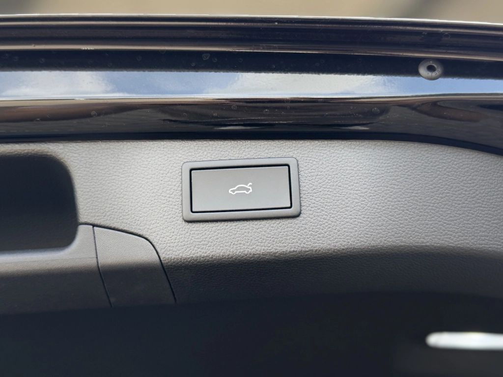 VW Passat Variant 1.5 eTSI-DSG Elegance, IQ,Navi Pro