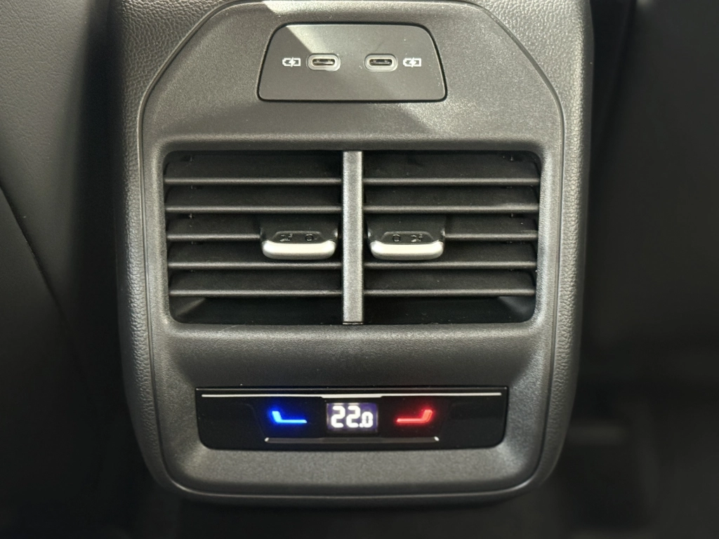 VW Passat Variant 1.5 eTSI-DSG Elegance, IQ,Navi Pro