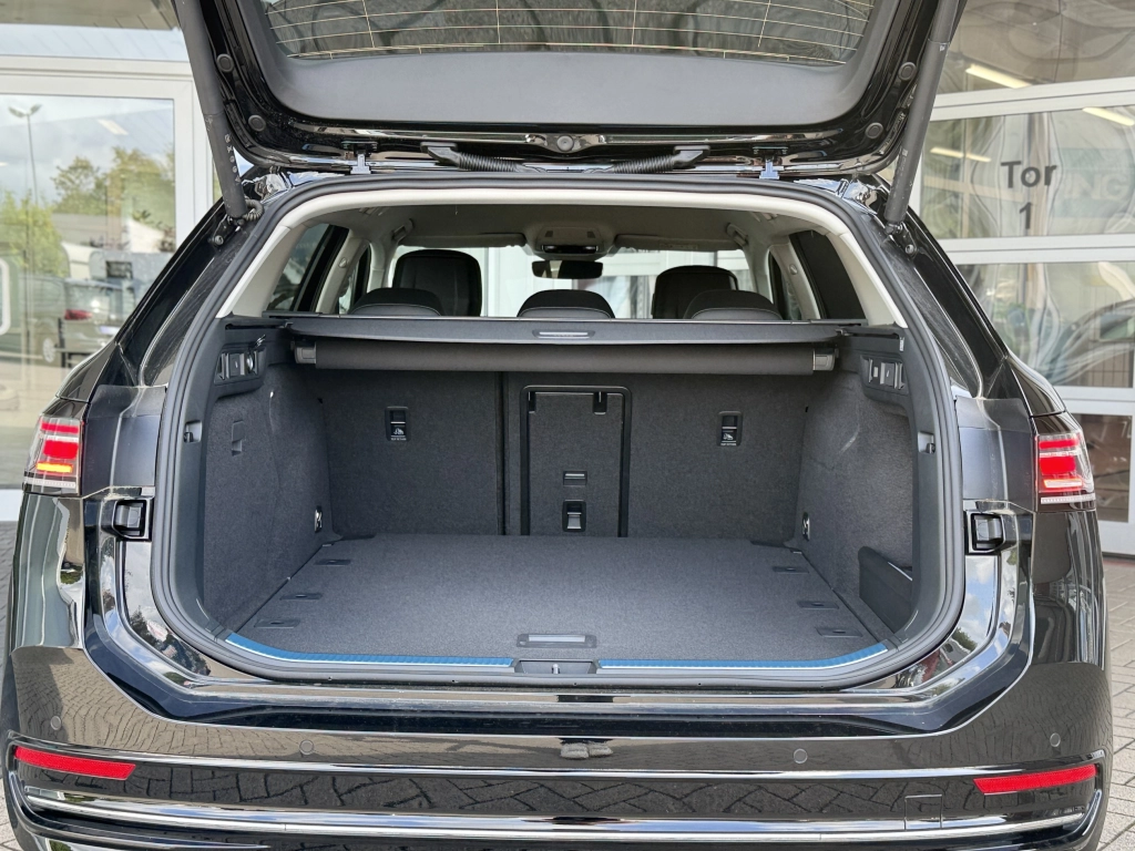 VW Passat Variant 1.5 eTSI-DSG Elegance, IQ,Navi Pro