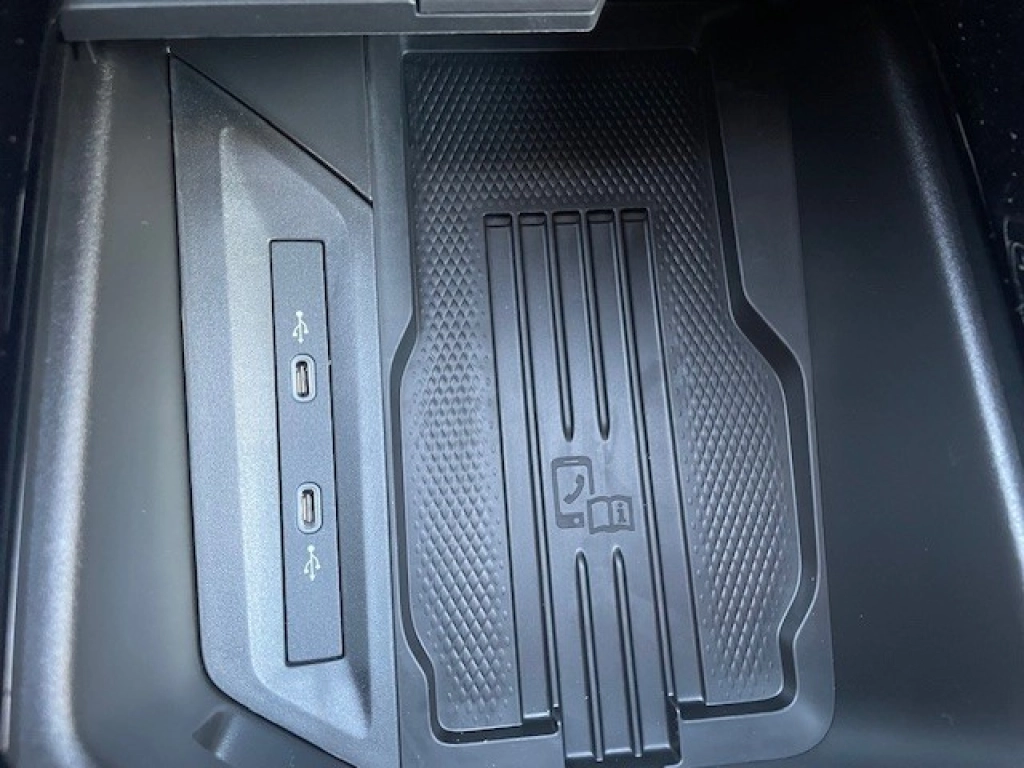 VW Passat Variant 1.5 eTSI-DSG Elegance, IQ,Navi Pro