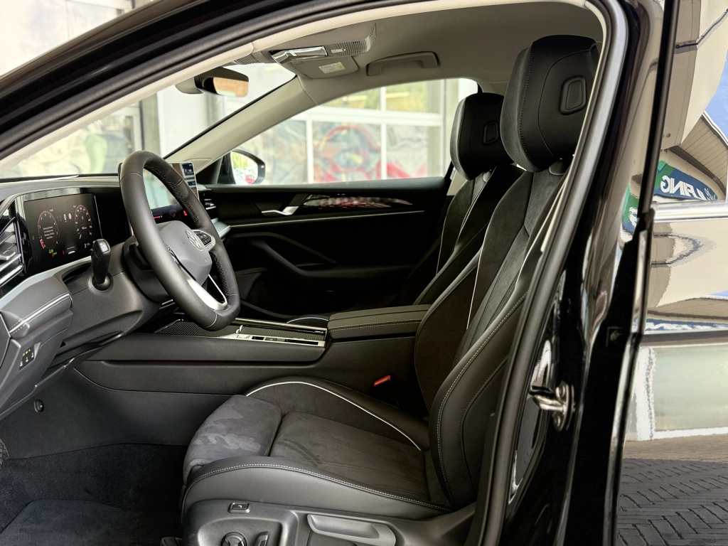 VW Passat Variant 1.5 eTSI-DSG Elegance, IQ,Navi Pro