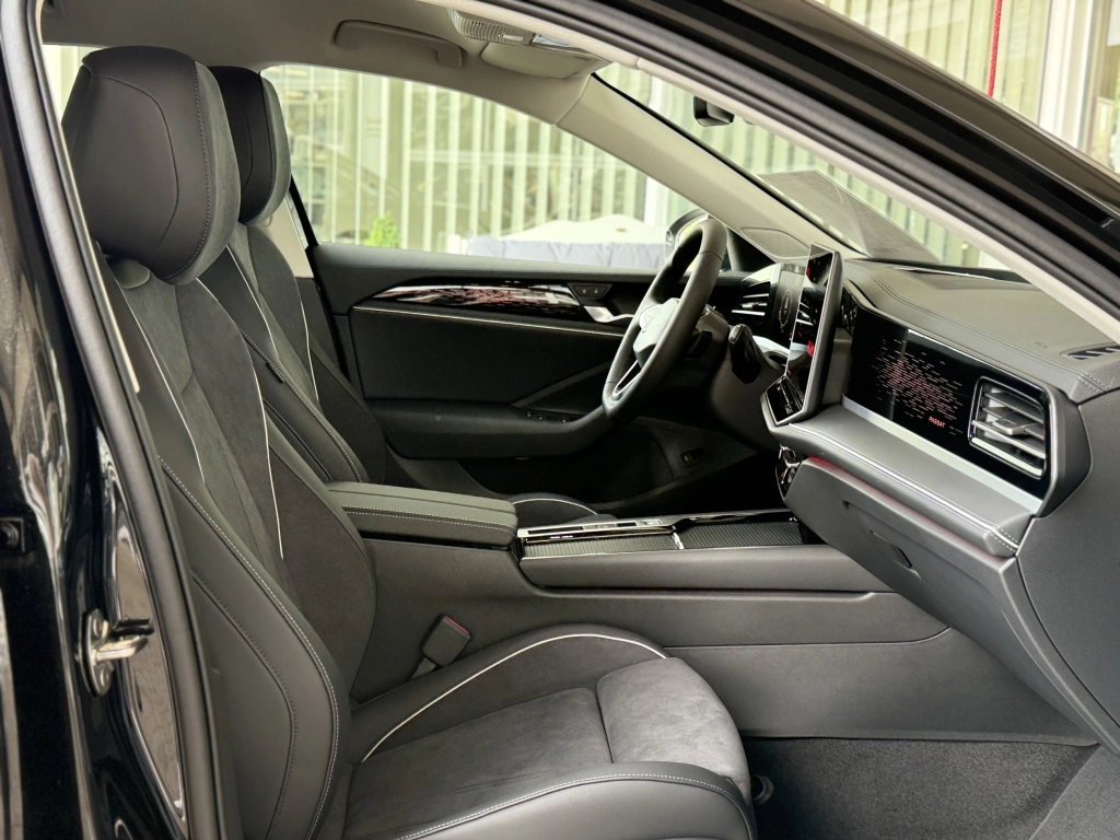 VW Passat Variant 1.5 eTSI-DSG Elegance, IQ,Navi Pro
