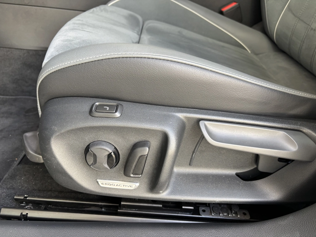VW Passat 2.0TDI Business ACC Navi AHK Ambiente LED