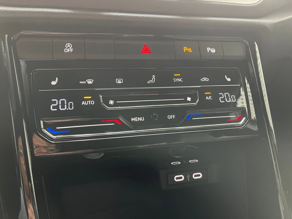 VW T-Roc R-LINE 1.5 TSI-OPF DSG IQ DRIVE, AHK