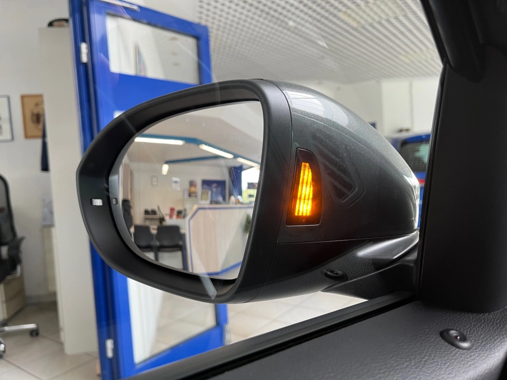 VW T-Roc R-LINE 1.5 TSI-OPF DSG IQ DRIVE, AHK