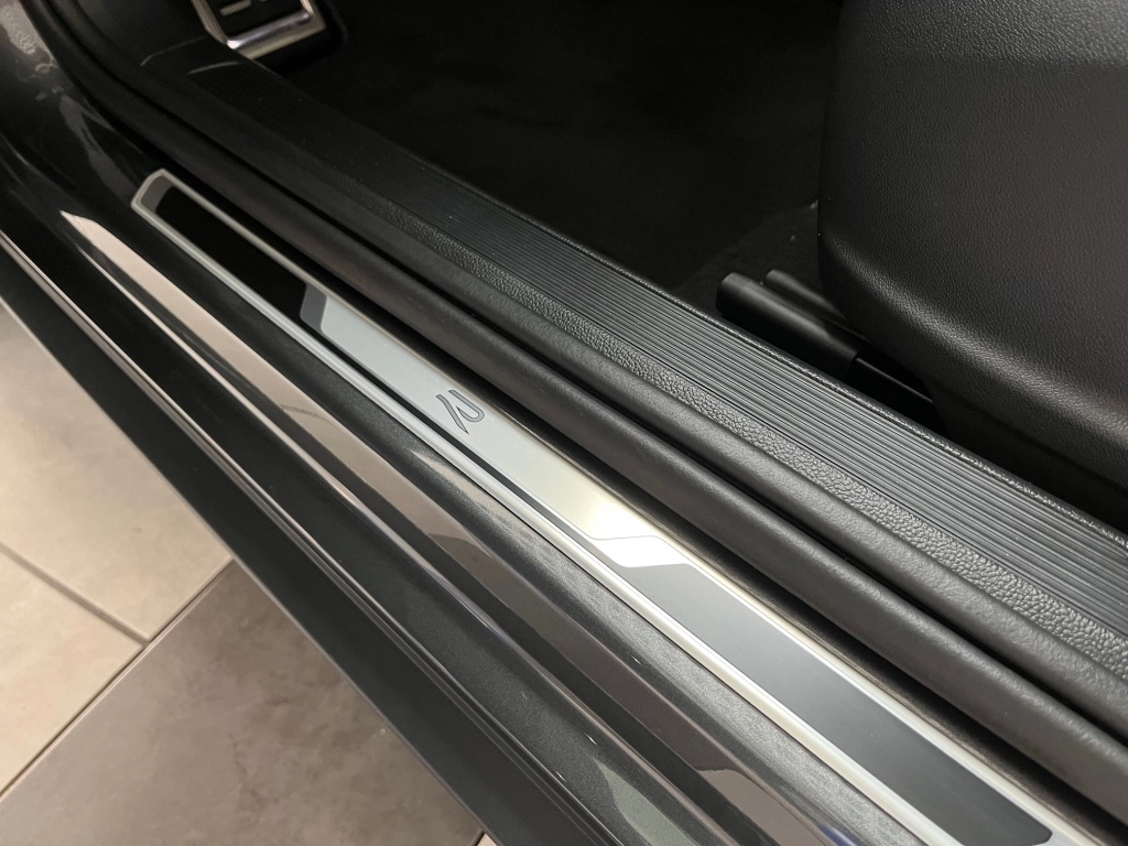 VW T-Roc R-LINE 1.5 TSI-OPF DSG IQ DRIVE, AHK