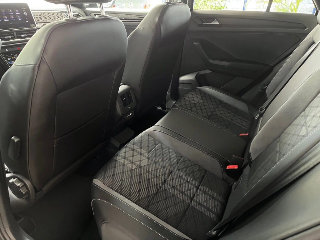 VW T-Roc R-LINE 1.5 TSI-OPF DSG IQ DRIVE, AHK
