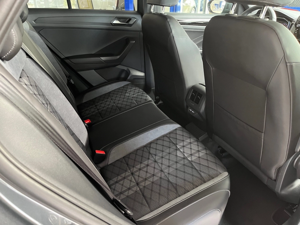 VW T-Roc R-LINE 1.5 TSI-OPF DSG IQ DRIVE, AHK