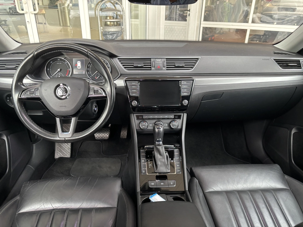 Skoda Superb Combi 2.0 TDI DSG Style 4x4 NAVI PDC DAB