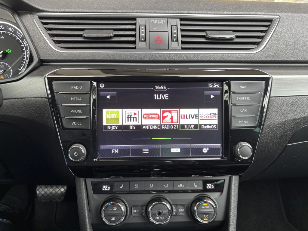 Skoda Superb Combi 2.0 TDI DSG Style 4x4 NAVI PDC DAB